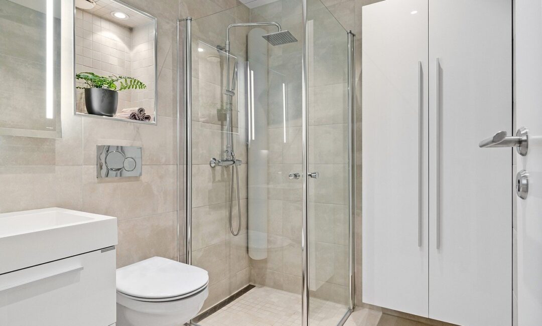 5_Raisons_pour_lesquelles_vous_devriez_opter_pour_une_porte_de_douche_coulissante