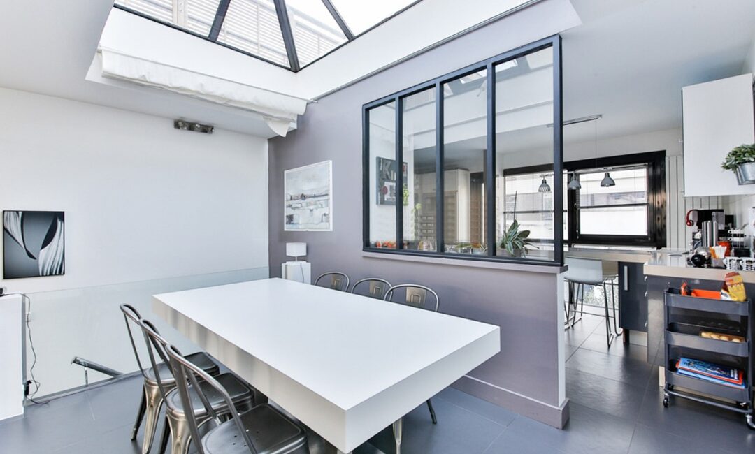 Aménager_un_salon_de_style_industriel_:_tendances_actuelles_et_essentiels_à_ne_pas_manquer_